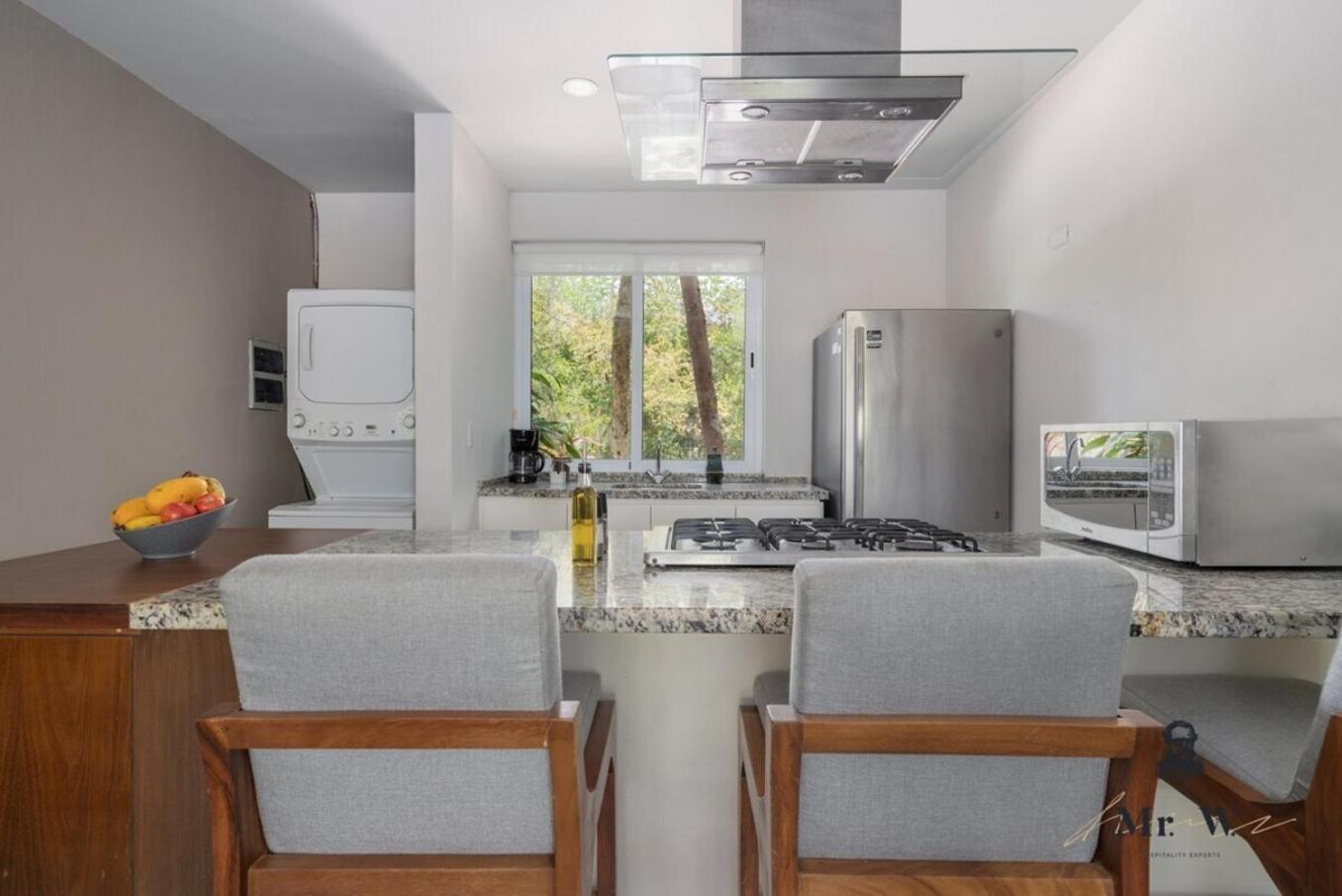 Full Space, 6 Building Apartment